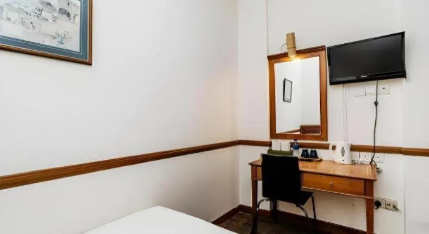 Bed in Four Chain View Hotel