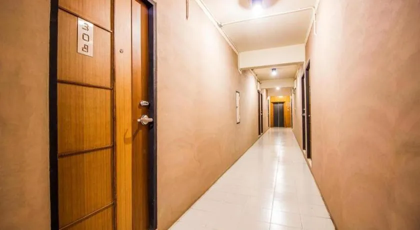 B2 Santitham (Wat Jed Yod) Boutique & Budget Hotel