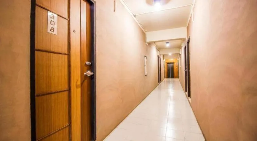 B2 Santitham (Wat Jed Yod) Boutique & Budget Hotel