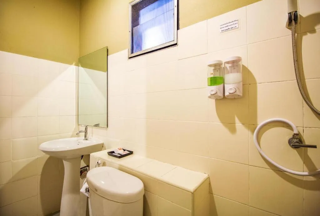 B2 Santitham (Wat Jed Yod) Boutique & Budget Hotel