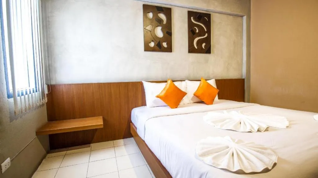 Bed in B2 Santitham (Wat Jed Yod) Boutique & Budget Hotel
