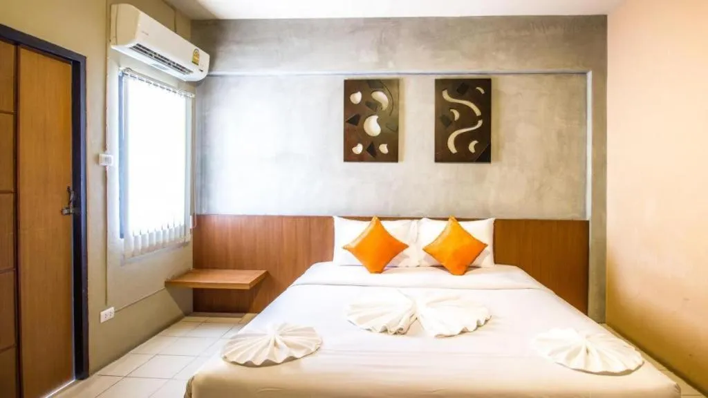 Bed in B2 Santitham (Wat Jed Yod) Boutique & Budget Hotel