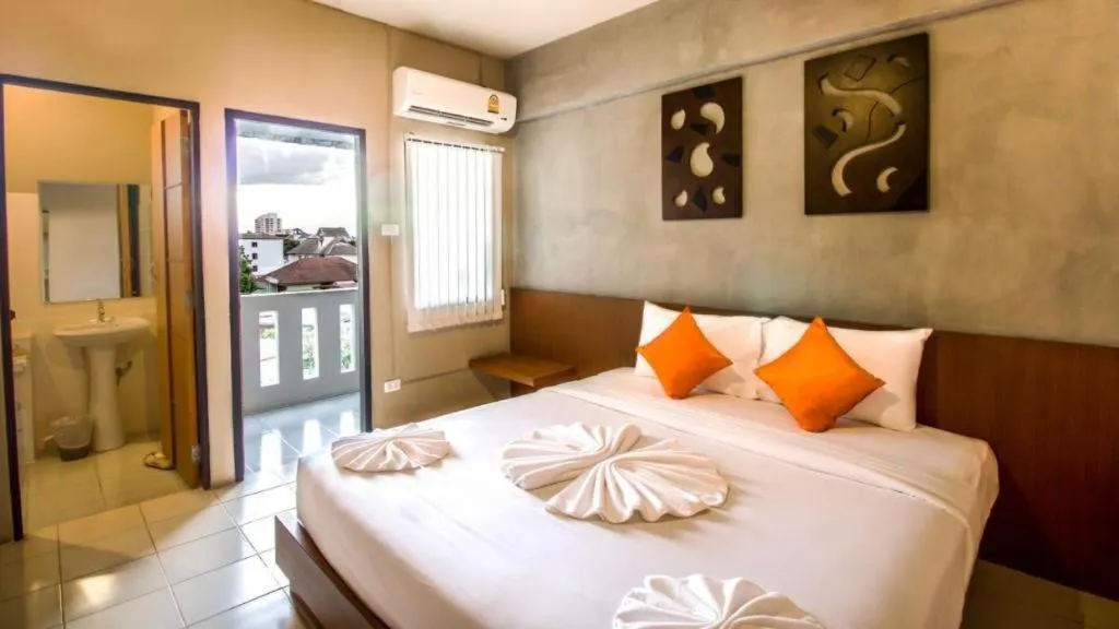 Bed in B2 Santitham (Wat Jed Yod) Boutique & Budget Hotel