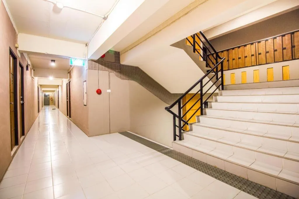 B2 Santitham (Wat Jed Yod) Boutique & Budget Hotel