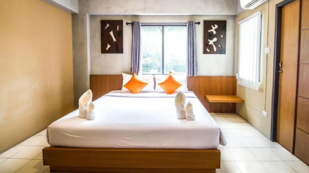 Bed in B2 Santitham (Wat Jed Yod) Boutique & Budget Hotel