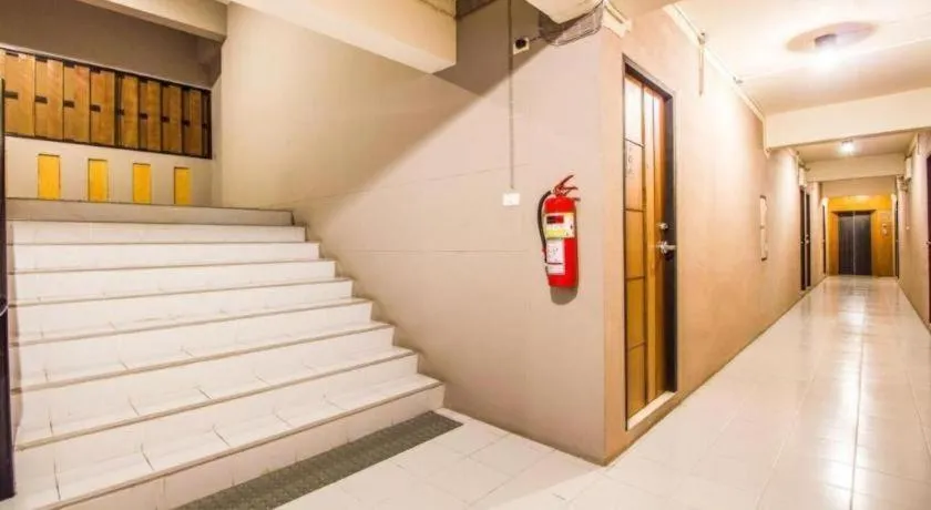 B2 Santitham (Wat Jed Yod) Boutique & Budget Hotel