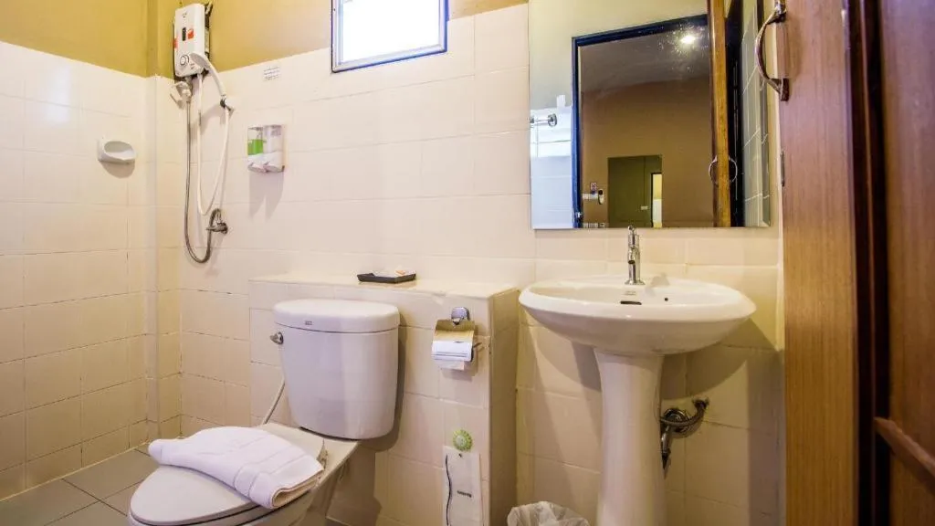 B2 Santitham (Wat Jed Yod) Boutique & Budget Hotel