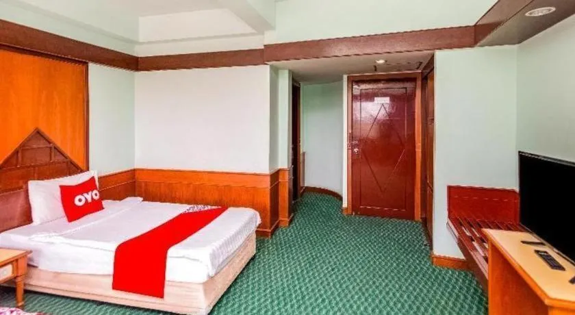 Bed in OYO 441 Grand Thara Hotel