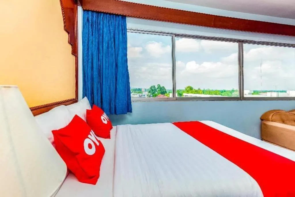 Bed in OYO 441 Grand Thara Hotel