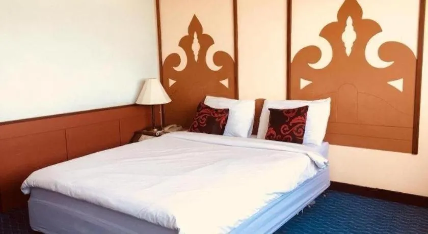 Bed in OYO 441 Grand Thara Hotel