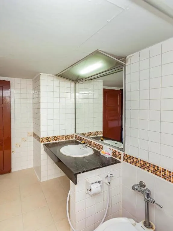 OYO 441 Grand Thara Hotel