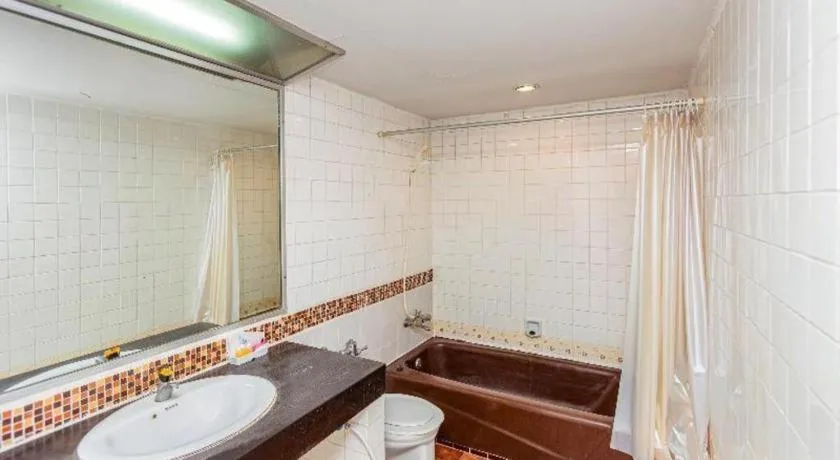 OYO 441 Grand Thara Hotel