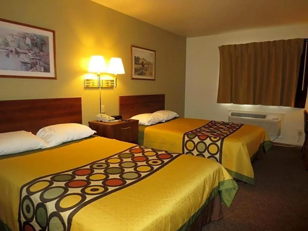 Bed in Americas Best Value Inn Missouri Valley