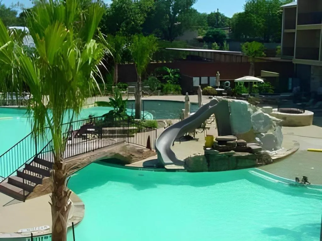 Holiday Inn Express & Suites Fredericksburg By IHG