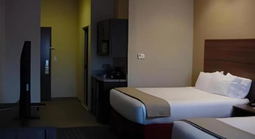 Bed in Holiday Inn Express & Suites Fredericksburg By IHG