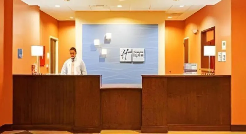 Holiday Inn Express & Suites Fredericksburg By IHG