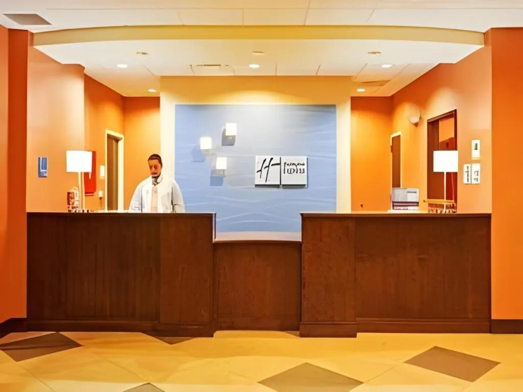 Holiday Inn Express & Suites Fredericksburg By IHG