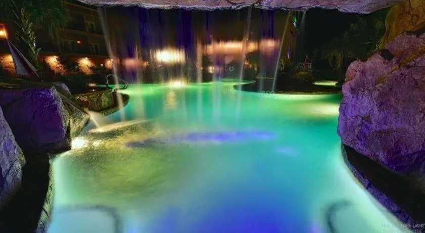 Holiday Inn Express & Suites Fredericksburg By IHG