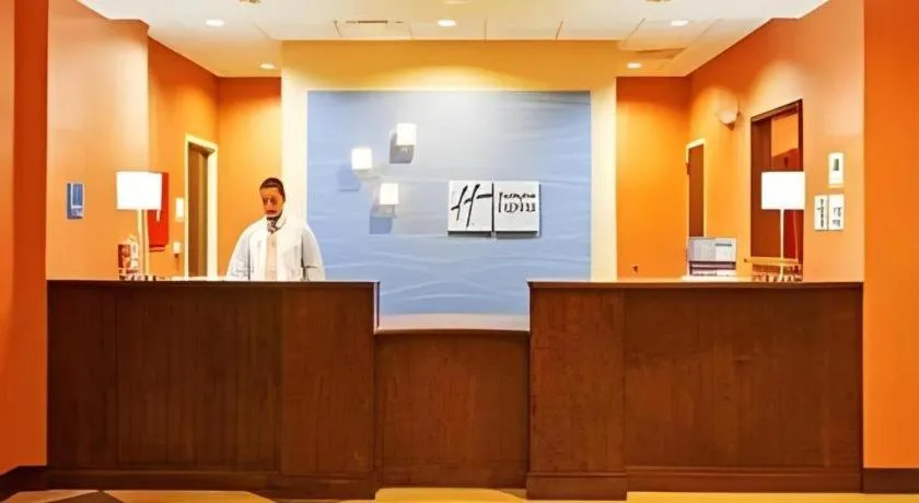 Holiday Inn Express & Suites Fredericksburg By IHG