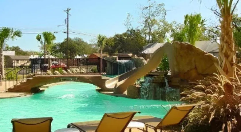 Holiday Inn Express & Suites Fredericksburg By IHG