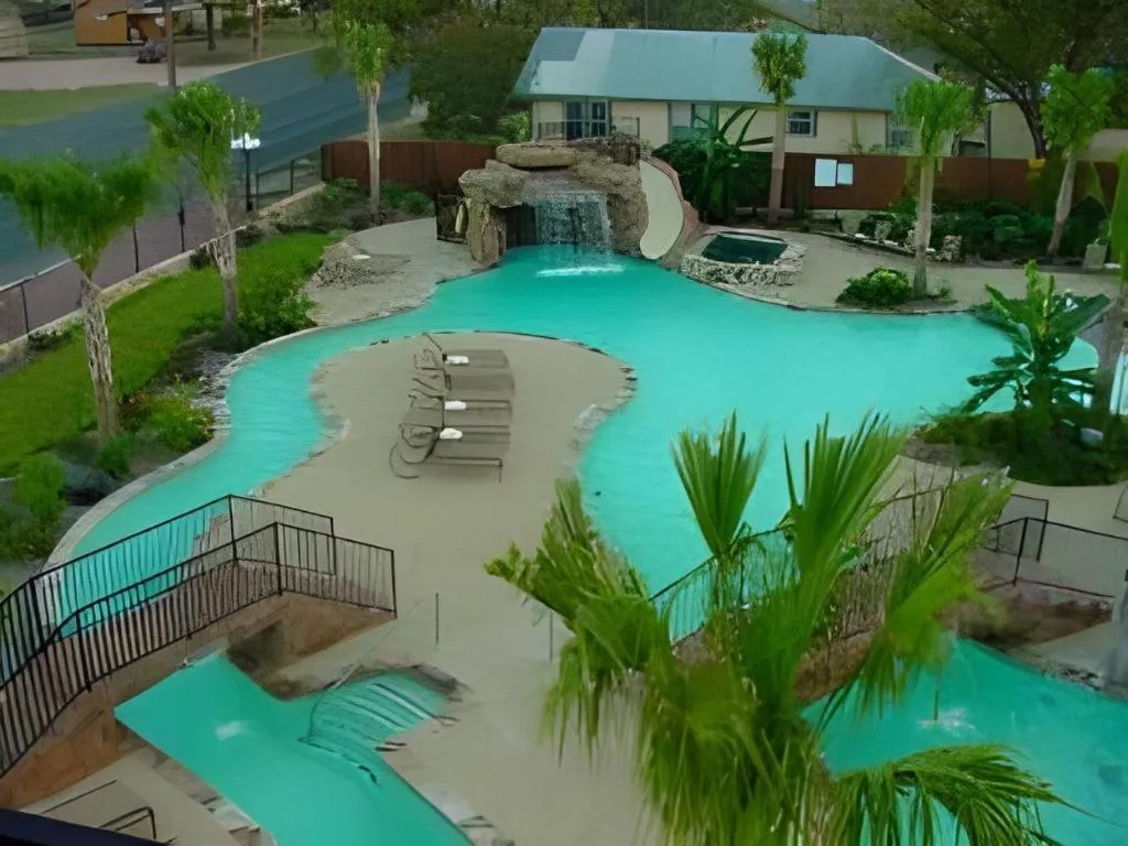 Holiday Inn Express & Suites Fredericksburg By IHG