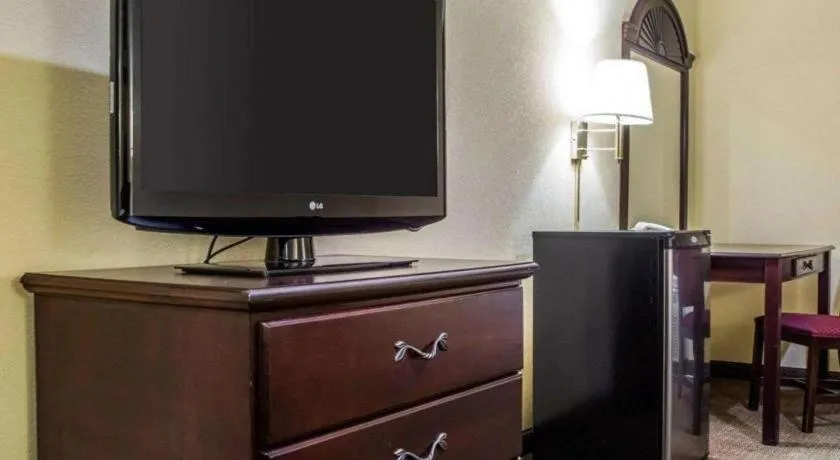 Econo Lodge Inn & Suites North Syracuse Airport