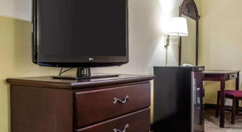 Econo Lodge Inn & Suites North Syracuse Airport