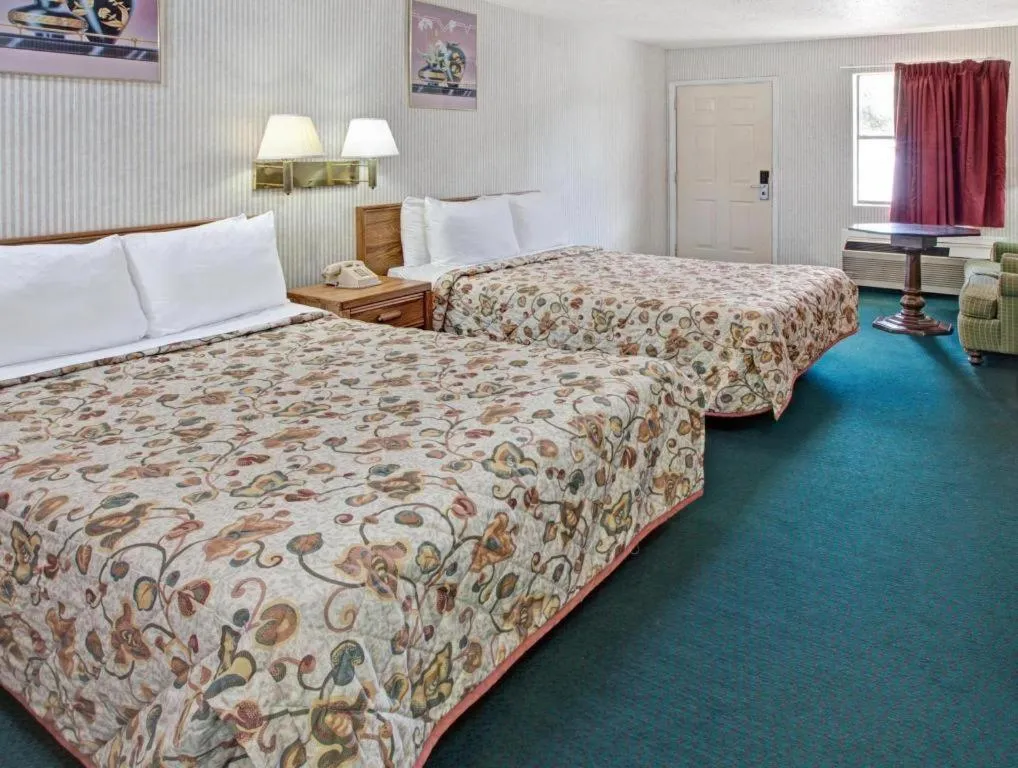 Bed in Knights Inn South Houston TX