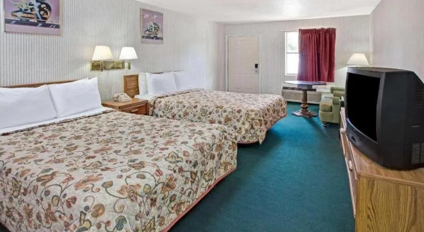 Bed in Knights Inn South Houston TX