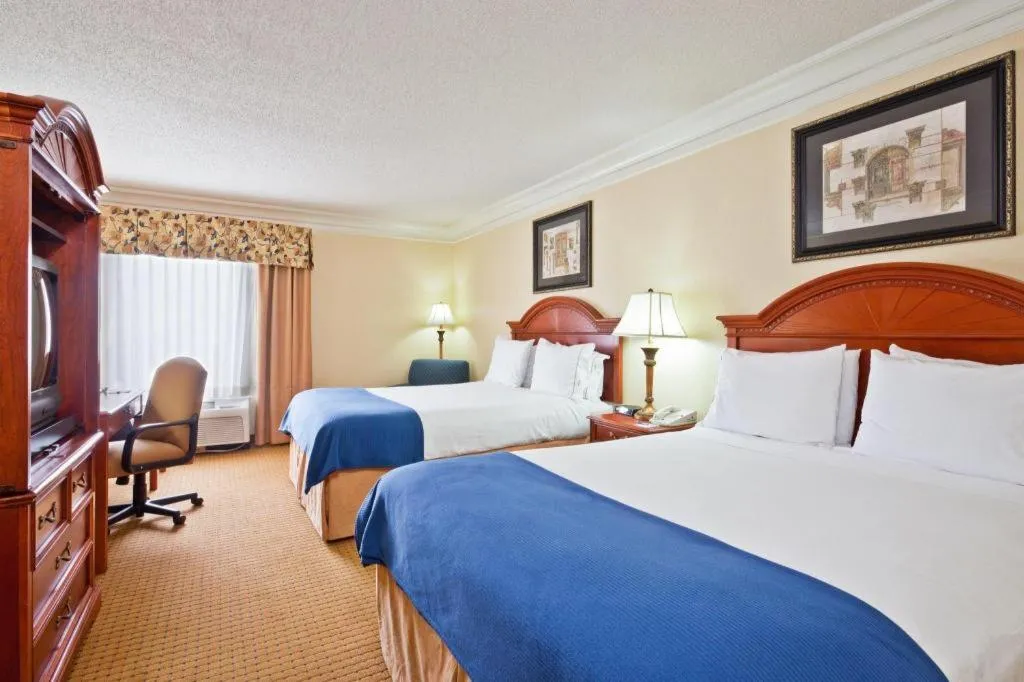 Bed in HOLIDAY INN EXPRESS RINGGOLD (CHATTANOOGA AREA) By IHG