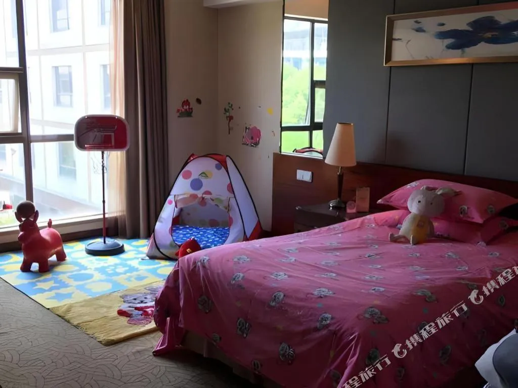 Bed in Zhangjiagang Guomao Hotel