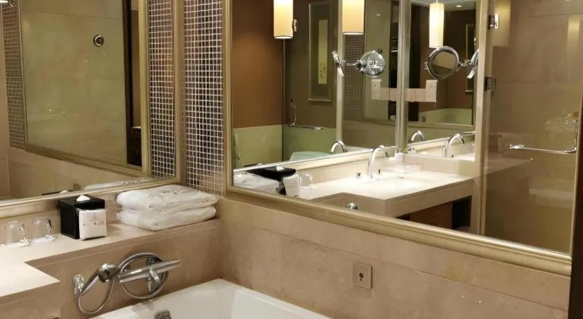 Zhangjiagang Guomao Hotel