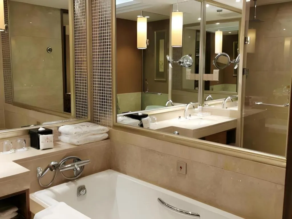 Zhangjiagang Guomao Hotel