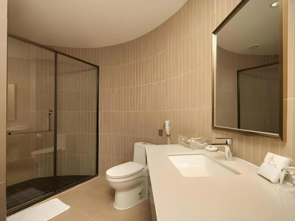 Zhangjiagang Guomao Hotel