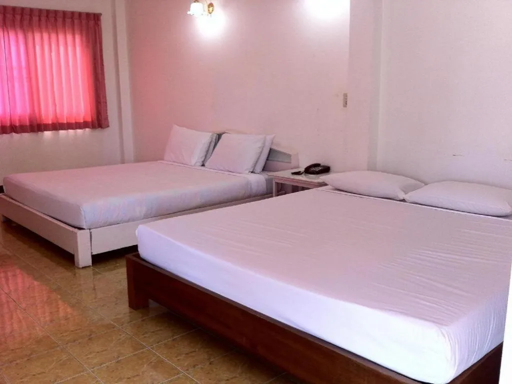 Bed in Chumphon Park Resort