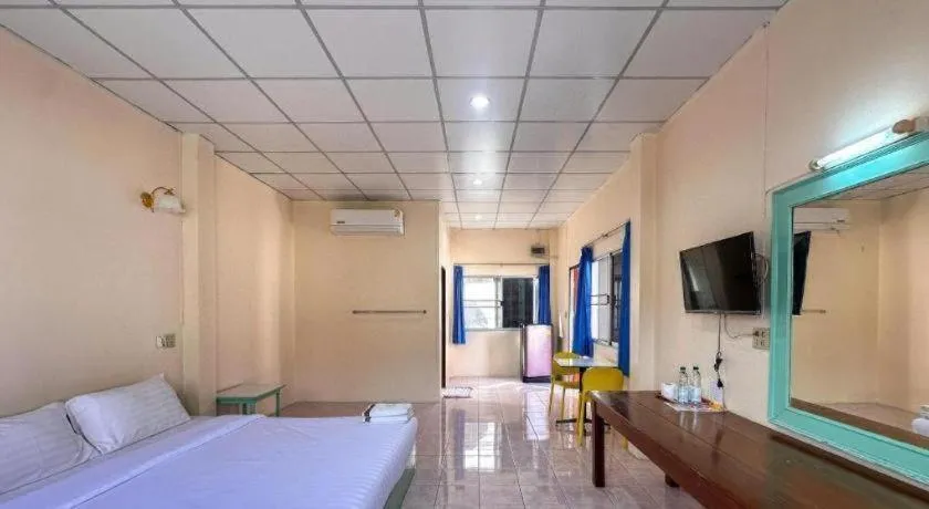 Bed in Chumphon Park Resort