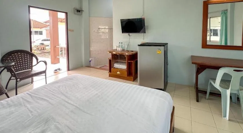 Bed in Chumphon Park Resort