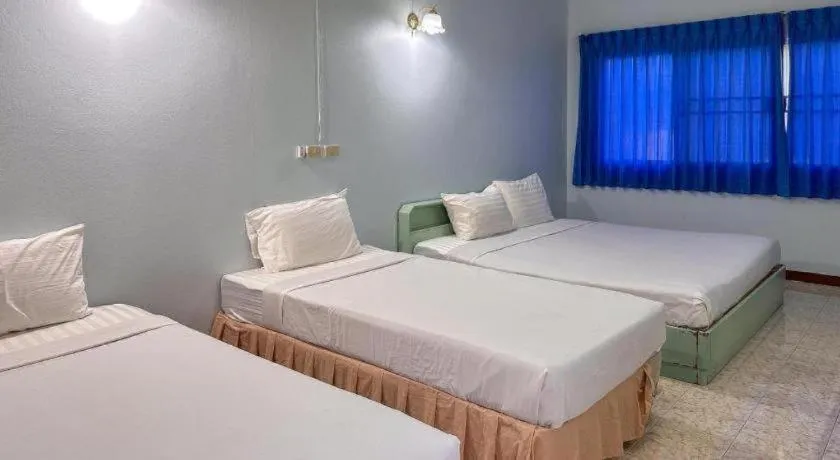 Bed in Chumphon Park Resort