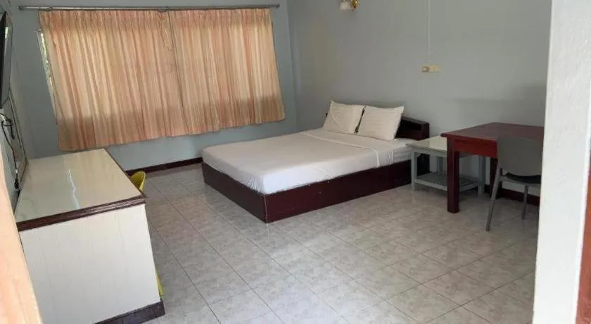 Bed in Chumphon Park Resort