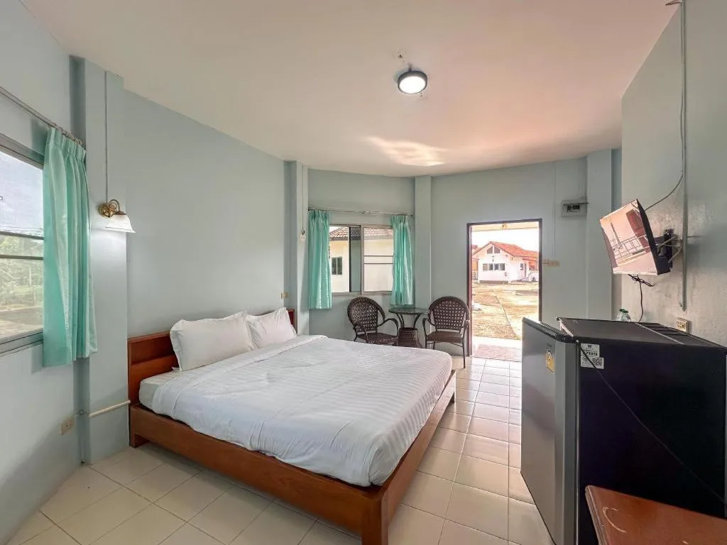 Bed in Chumphon Park Resort