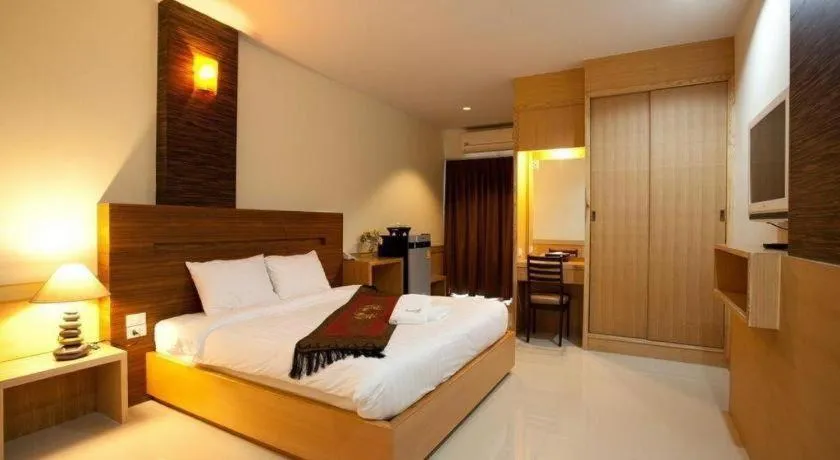 Bed in Amnauysuk Hotel