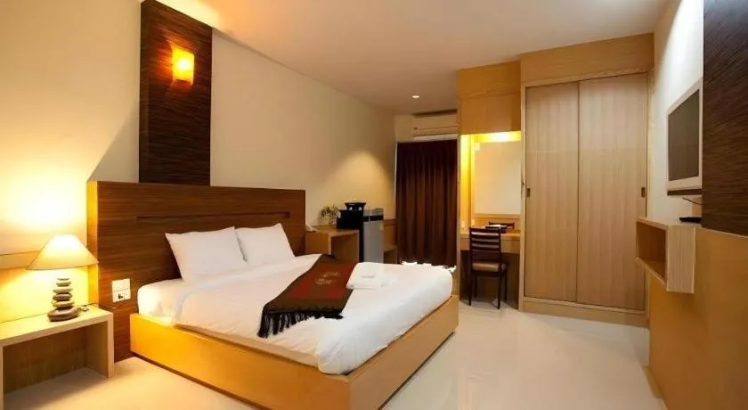 Bed in Amnauysuk Hotel