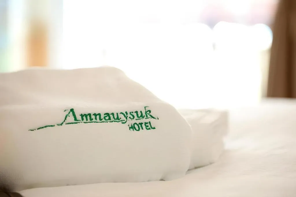 Bed in Amnauysuk Hotel