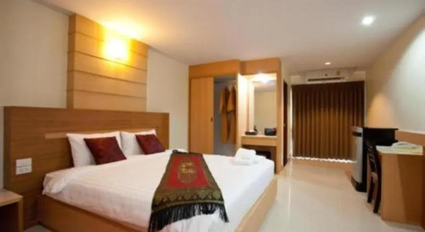 Bed in Amnauysuk Hotel