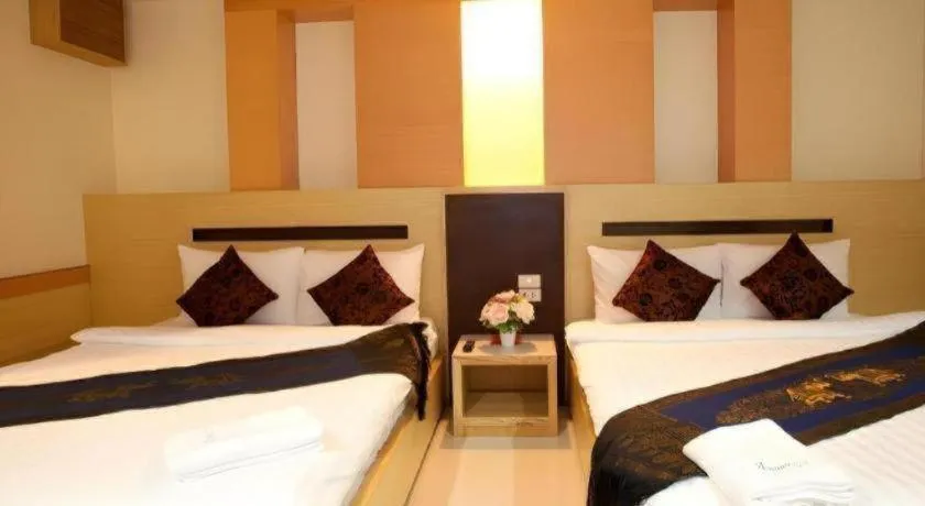 Bed in Amnauysuk Hotel