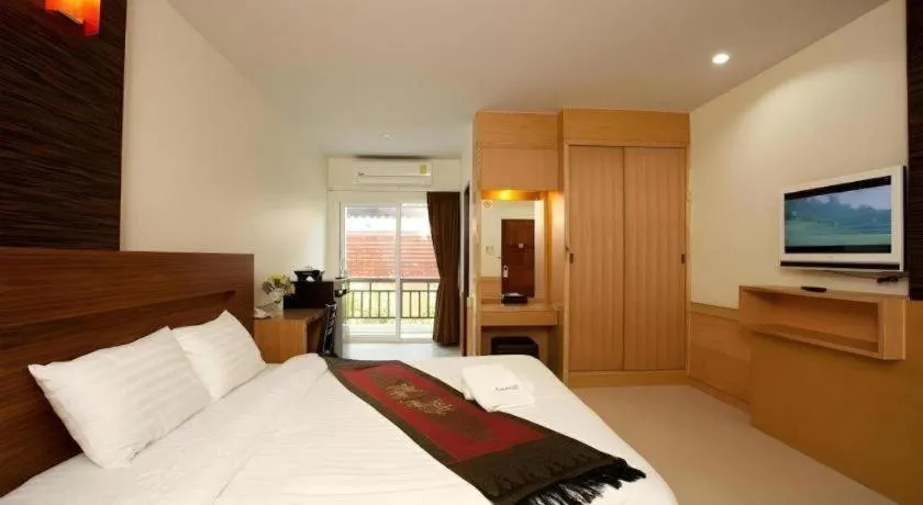 Bed in Amnauysuk Hotel