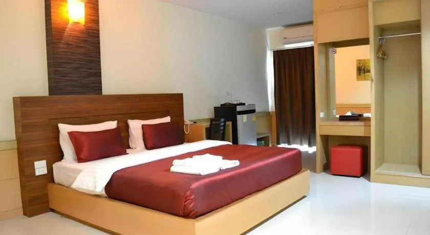 Bed in Amnauysuk Hotel