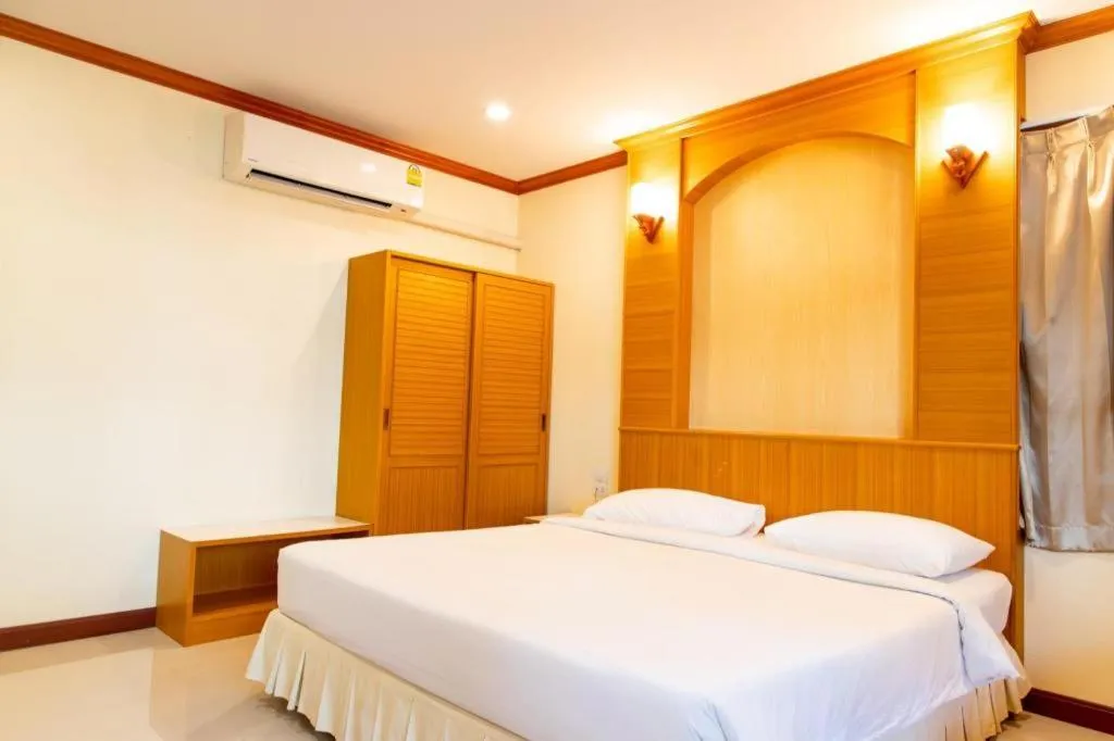 Bed in Baan Ingna Resort Hotel