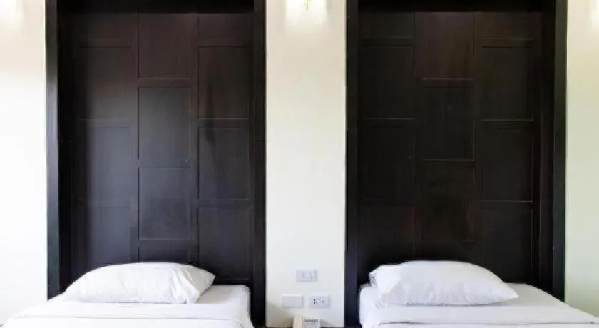 Bed in Baan Ingna Resort Hotel