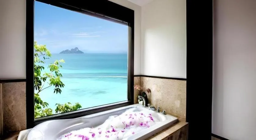 Bed in Villa 360 Resort and Spa